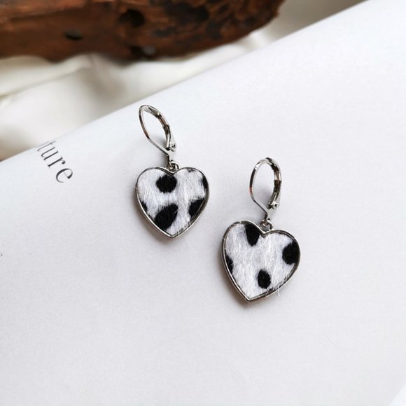 💕Last one Cow Print Hear Huggies Hoops Earrings - Picture 6 of 12